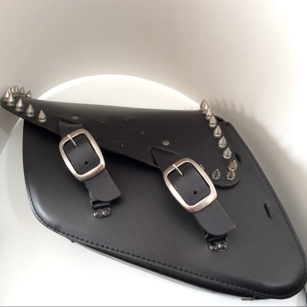 Harley Davidson motorcycle leather saddlebag